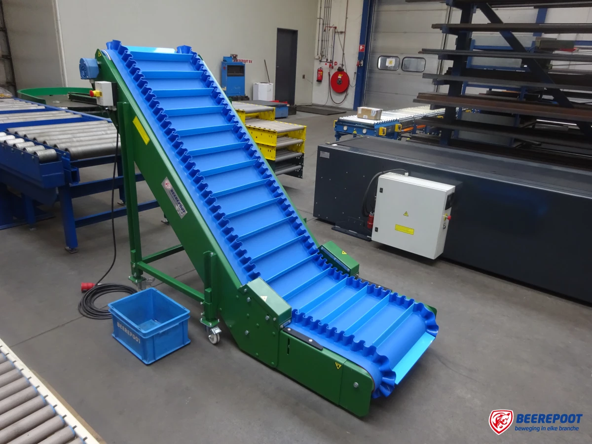 Nieuwe knikelevator